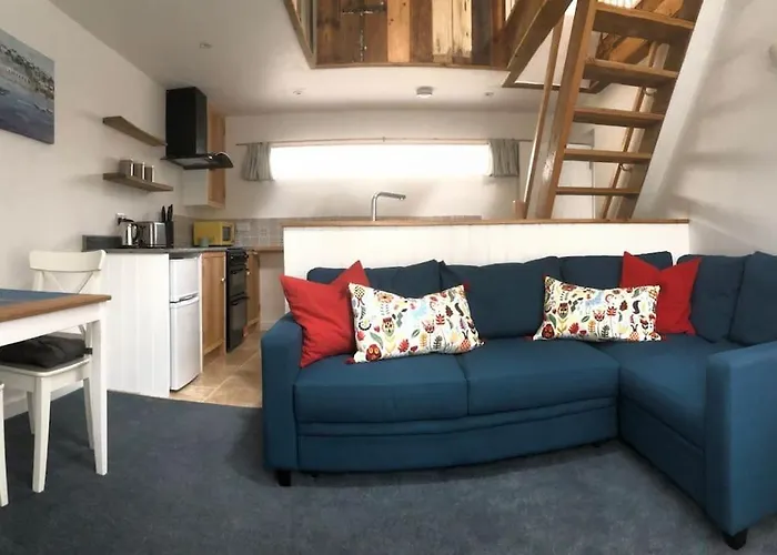 Cosy Rustic Annex In Quiet Cornwall Village